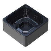 Novitek M-0 Outdoor Whirlpool in Schwarz, quadratisches Design mit Sitzbänken, Massagedüsen und ergonomischer Innenform, Ansicht von oben
