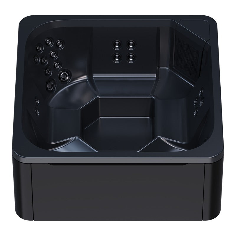Draufsicht auf einen schwarzen Novitek M-0 Outdoor Whirlpool mit quadratischem Design, Massagedüsen und Beleuchtung für 7 Personen