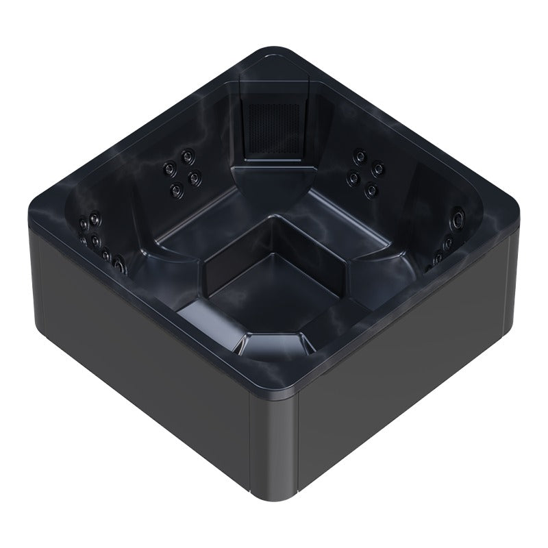 Schwarzer quadratischer Outdoor-Whirlpool Novitek M-0 von oben, mit integrierten Düsen an den Innenwänden und zentralem Wasserauslass, 210x210 cm für 7 Personen.