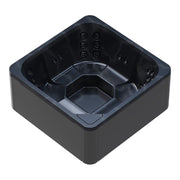 Novitek M-0 Outdoor Whirlpool in Schwarz von oben, quadratisches Becken mit integrierten Massagedüsen und ergonomischen Sitzbereichen, moderne Design-Eckform