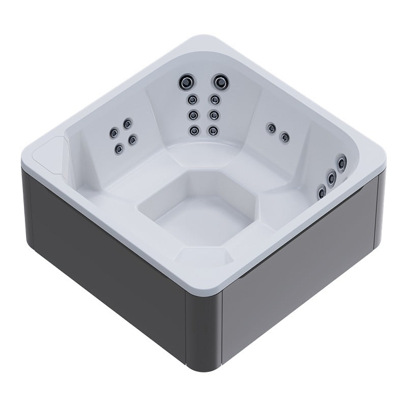 Novitek M-0 Outdoor Whirlpool in quadratischer Form mit weißem Innenbereich, grauen Seitenwänden und mehreren Massagedüsen an allen Seiten von oben fotografiert.