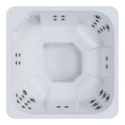 Draufsicht auf den Novitek M-0 Outdoor Whirlpool in Weiß mit quadratischem Design, mehreren Massagedüsen an allen Seiten und zentralem Sitzbereich für 7 Personen