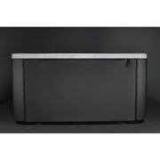Novitek S-1 Outdoor Whirlpool in anthrazit mit silberner Umrandung, Ansicht von vorne, rechteckiges Design für 4 Personen