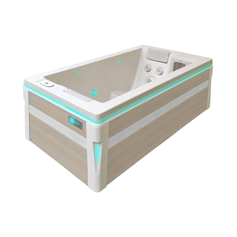 Passion Spas Serene 2 Outdoor Whirlpool Seitenansicht mit Holzoptik-Verkleidung in Naturfarbe