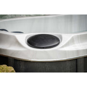 Whirlpool Passion Elevate Eisbad mit weißem Wannenrand und integriertem schwarzem Massagedüsen-System