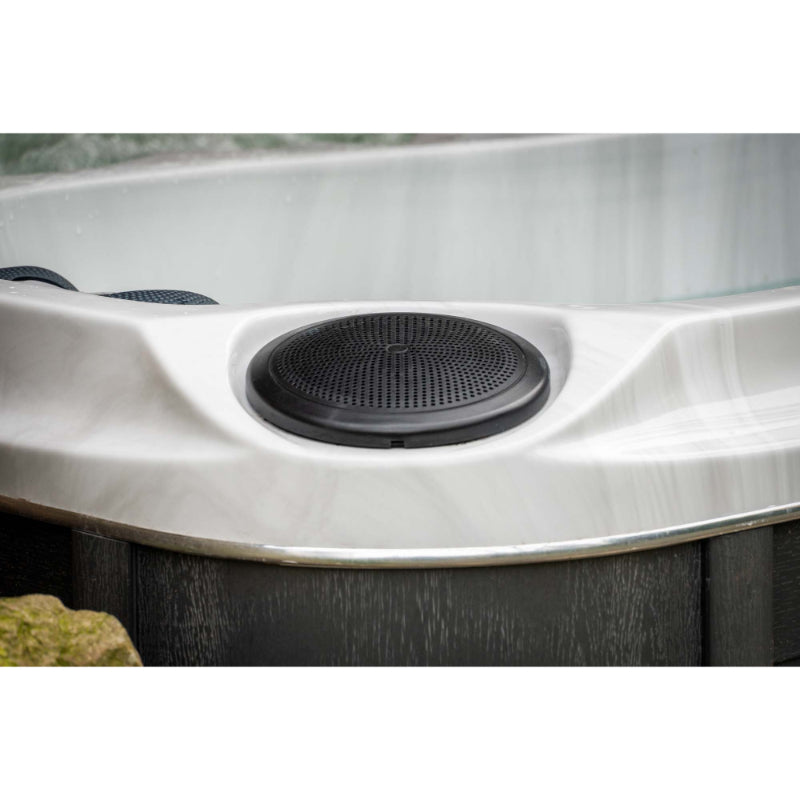 Whirlpool Passion Elevate Eisbad mit weißem Wannenrand und integriertem schwarzem Massagedüsen-System
