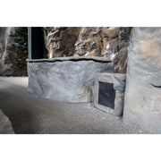 Passion Explore Eisbad mit Naturstein-Verkleidung und schwarzem Netzeinsatz in rustikalem Ambiente