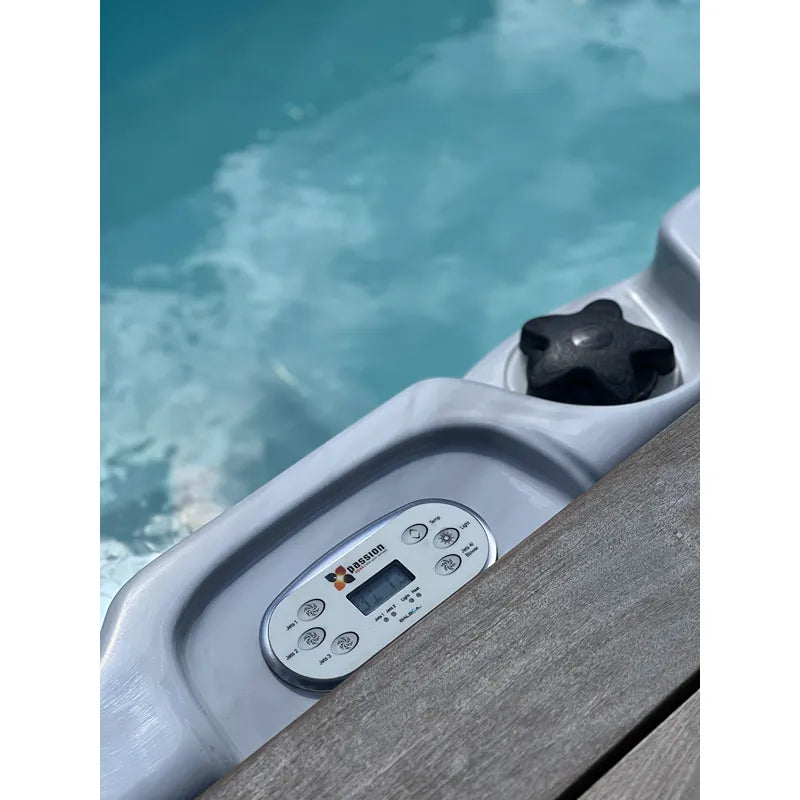 Passion Spas Aquatic 1 Swim Spa für 3 Personen mit SteuerungsPanel und sprudelndem Wasser