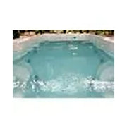 Passion Spas Aquatic 2 Swim Spa für 2 Personen mit türkisblauem Wasser und Massagedüsen im Garten