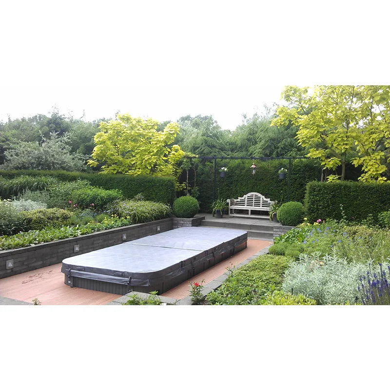 Passion Spas Aquatic 3 Deep Swim Spa für 8 Personen in modernem Garten mit Abdeckung