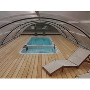 Passion Spas Aquatic 3 Swim Spa für 8 Personen in überdachtem Wellness-Bereich mit Holzterrasse