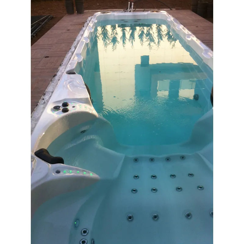 Passion Spas Aquatic 6 Swim Spa für 4 Personen mit Whirlpool-Funktion auf Holzterrasse