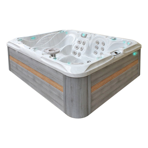 Passion Spas Desire Outdoor Whirlpool mit grauer Holzverkleidung und moderner Linienführung