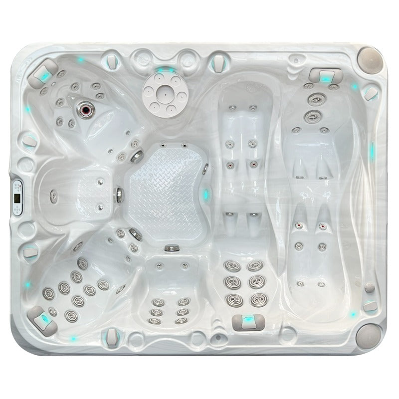 Innenansicht des Passion Spas Desire Whirlpools mit mehreren Sitz- und Liegeplätzen sowie Massagedüsen