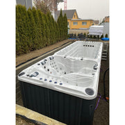 Passion Spas Energy Swim Spa bei der Installation im Garten – Outdoor Swim Spa Aufbau im privaten Wellnessbereich