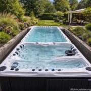 Passion Spas Energy Swim Spa im Garten mit Wasser gefüllt – Swim Spa für Schwimmen, Entspannung und Outdoor Wellness