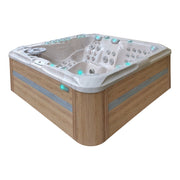 Passion Spas Exhilarate Whirlpool mit Holzverkleidung, weißem Becken, Kontrollelementen und türkisblauen Akzenten für sechs Personen.