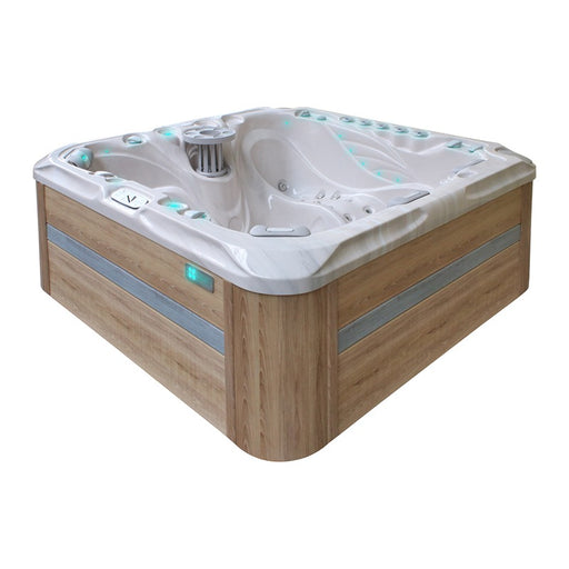 Passion Spas Felicity Whirlpool in heller Holzverkleidung mit ergonomischer Liegefläche und LED-Details