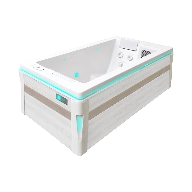 Passion Spas Serene 2 Outdoor Whirlpool Seitenansicht mit moderner Holzoptik-Verkleidung in Grau