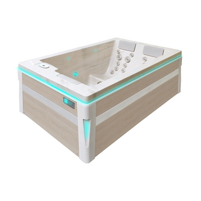 Passion Spas Serene 3 Outdoor Whirlpool Seitenansicht mit Holzoptik-Verkleidung in Naturfarbe