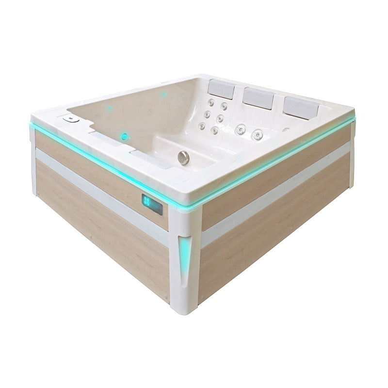 Passion Spas Serene 5 Outdoor Whirlpool Seitenansicht mit Holzoptik-Verkleidung in Naturfarbe und LED-Ambientebeleuchtung