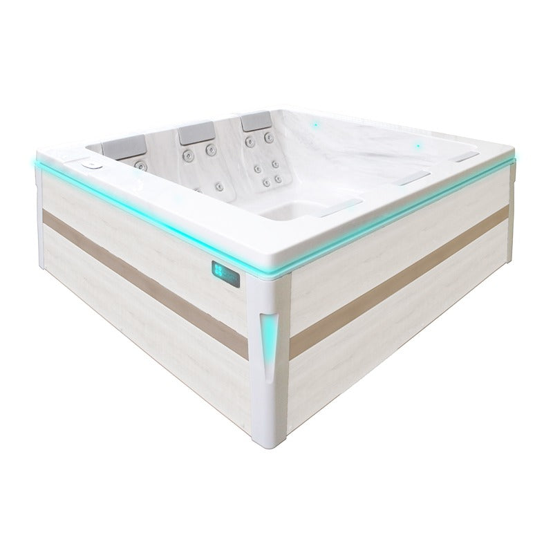 Passion Spas Serene 6 Outdoor Whirlpool Seitenansicht mit Holzoptik-Verkleidung in Naturfarbe und LED-Ambientebeleuchtung