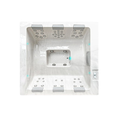 Passion Spas Serene 6 Outdoor Whirlpool Seitenansicht mit heller Holzoptik und umlaufender LED-Beleuchtung