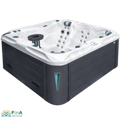  Seitliche Ansicht des Passion Spas Pleasure Whirlpools mit Acryl-Innenwanne in Marmoroptik und moderner, schwarzer Außenverkleidung – kompakte Bauform mit beleuchteten Bedienelementen.
