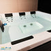  Passion Spas Serene 5 – moderner Whirlpool für fünf Personen mit gefülltem Becken, Massagezonen und LED-Beleuchtung, ausgestellt im Showroom.