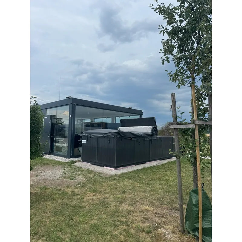 Passion Spas Whirlpool Balance 600x228x138 cm - 4 Personen im Garten mit moderner Überdachung