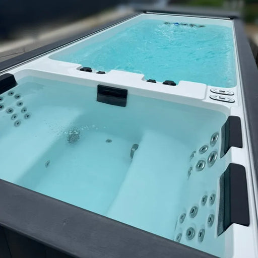 Passion Spas Whirlpool Balance 600x228x138 cm - 4 Personen mit türkisblauem Wasser und Massagedüsen im Garten