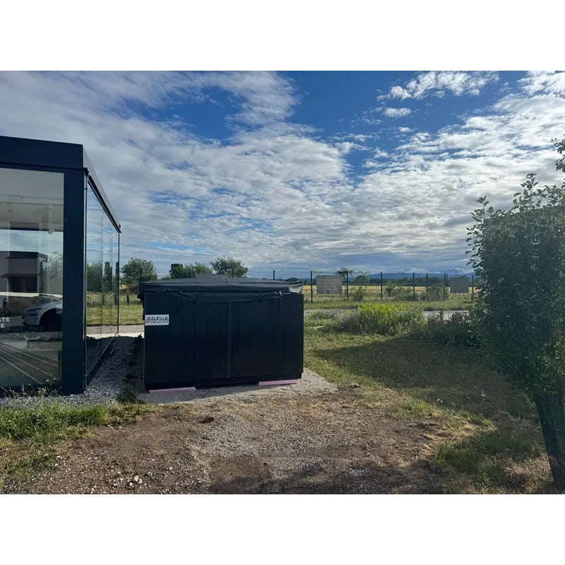 Passion Spas Whirlpool Balance 600x228x138 cm für 4 Personen im Garten neben moderner Gartenanlage