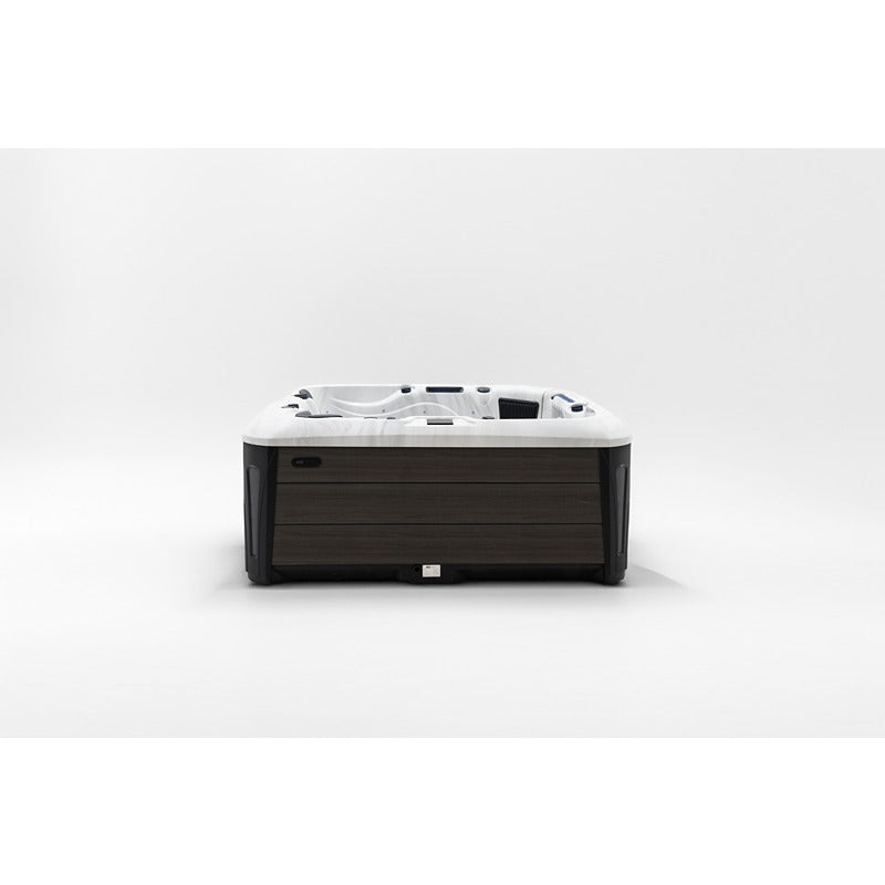 Platinum Spas Barcelona Outdoor Whirlpool in Weiß-Grau mit schwarzem Kunststoffrahmen, Seitenansicht auf neutralem Hintergrund