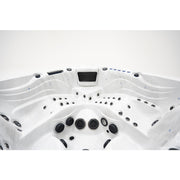 Draufsicht auf Platinum Spas Barcelona Whirlpool mit weißem Kunststoffbecken, mehreren Massagedüsen, Bedienfeld und integriertem Filter
