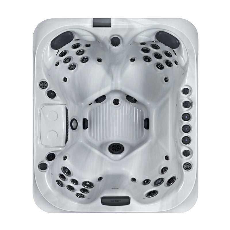 Vogelperspektive auf den Platinum Spas Capri Luxury Hot Tub mit vier ergonomischen Sitzplätzen und 49 strategisch platzierten Hydrojets