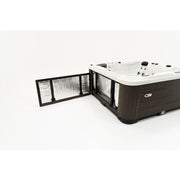 Platinum Spas Happy Whirlpool – geöffnete Seitenverkleidung zeigt die innere Premium-Isolierung mit reflektierender Schutzschicht