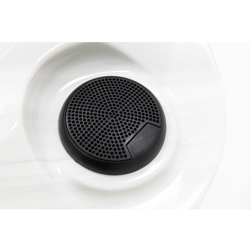 Platinum Spas Happy Whirlpool – integrierter schwarzer Lautsprecher für das Bluetooth-Soundsystem auf weißer Oberfläche