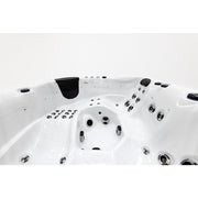 Whirlpool Platinum Spas Happy – ergonomische Lounger mit gezielt platzierten Massagedüsen in der Detailaufnahme