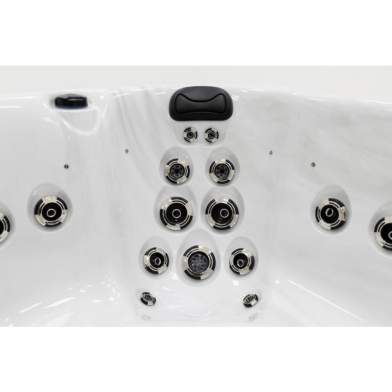 Platinum Spas Happy Whirlpool – Nahaufnahme des Rückenteils mit mehreren Massagedüsen und gepolsterter Kopfstütze