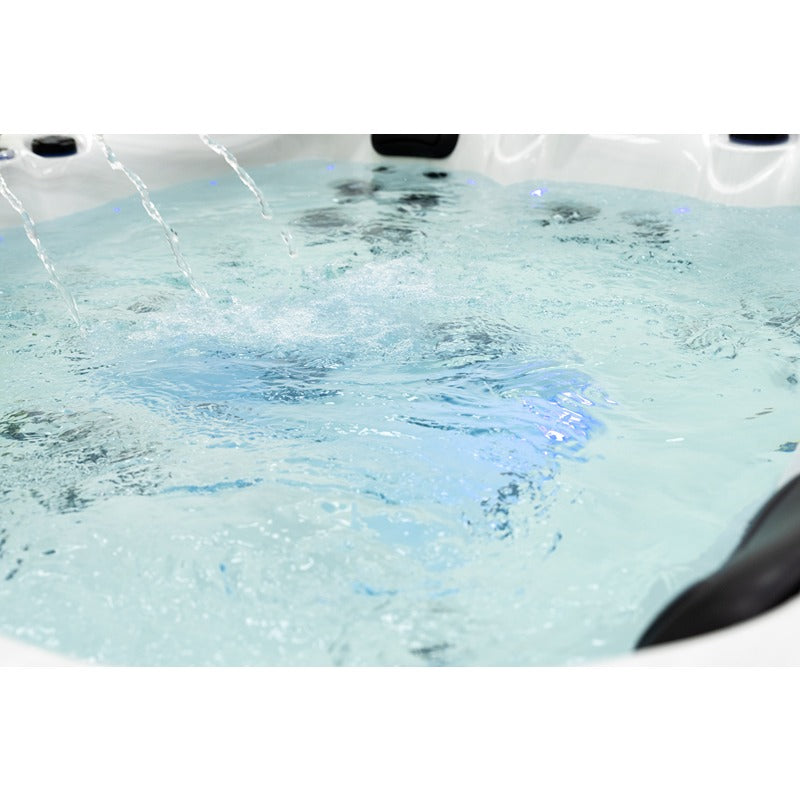 Platinum Spas Happy Whirlpool – sprudelndes Wasser mit aktiven Fontänen und sanfter LED-Beleuchtung im Detail
