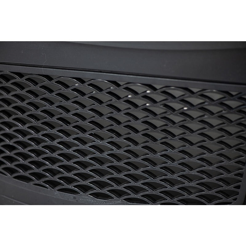 Platinum Spas Palma Whirlpool – Detailansicht des langlebigen Belüftungsgitters in Schwarz