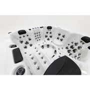 Platinum Spas Palma Whirlpool mit ergonomischem Lounger und vielfältiger Jet-Anordnung im Innenraum

