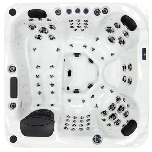 Draufsicht eines weißen Platinum Spas Palma Outdoor Whirlpools mit zahlreichen Massagedüsen, schwarzen Kopfstützen und integriertem Bedienfeld
