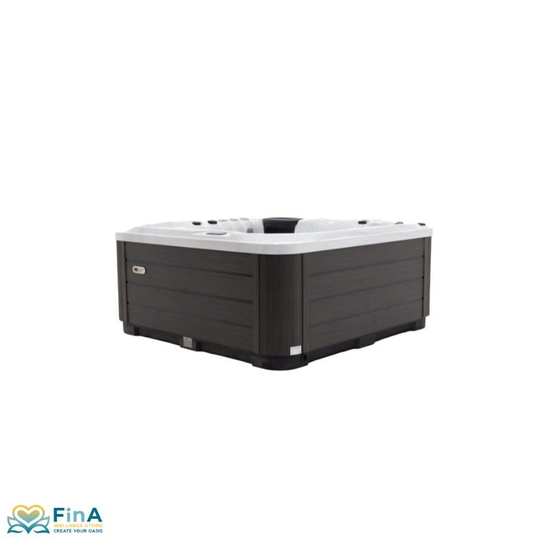 Platinum Spas Refresh Outdoor Whirlpool mit dunkelgrauer Holzoptik-Verkleidung und weißem Beckenrand, Draufsicht auf das quadratische Luxus-Spa für bis zu 6 Personen.