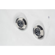 Detailaufnahme der Massagedüsen im Platinum Spas Refresh Whirlpool mit verchromtem Düsendesign