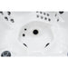 Zentraler Innenbereich des Platinum Spas Refresh Whirlpool mit Bodendüse, Seitenjets und strukturiertem Boden für sicheren Stand