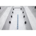 Detailansicht des Schwimmbereichs im Platinum Spas Titan Swim Spa mit seitlichen Hydrojets und markierter Schwimmrichtung für optimales Gegenstromtraining