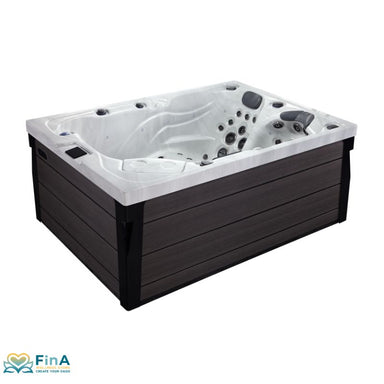latinum Spas Topaz Premium Hot Tub mit 64 Massagedüsen und zwei Loungern – stilvolle Whirlpoollösung für drei Personen.
