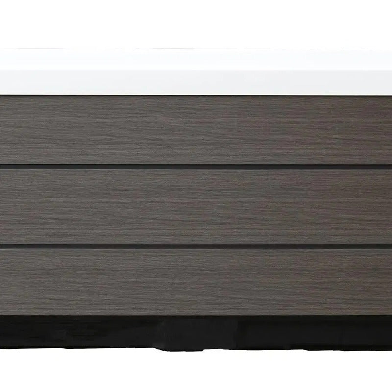 Rückansicht mit strukturierter Seitenverkleidung im Platinum Spas Vacation Lounge
