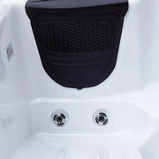 Rückenlehne mit gezielten Massagedüsen im Platinum Spas Whirlpool Vacation Lounge